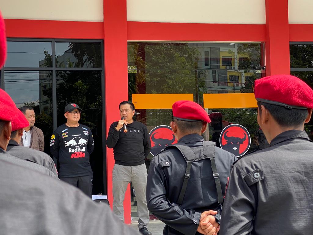 Lepas Satgas PDI Perjuangan Ikuti Diklat di Jakarta, Lasarus: Jaga Nama Baik Kalbar