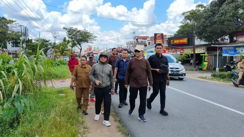 Khawatir jadi Masalah Lingkungan, Bupati Kubu Raya Tinjau Kios yang Dibangun di Atas Parit