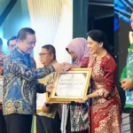 Bupati Landak Raih Dua Penghargaan Keterbukaan Informasi