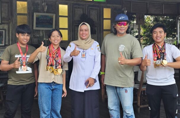 Raih Puluhan Medali, Atlet Anggar Mempawah Tampil Membagakan di Panggung Internasional Raih Puluhan Medali, Atlet Anggar Mempawah Tampil Membagakan di Panggung Internasional